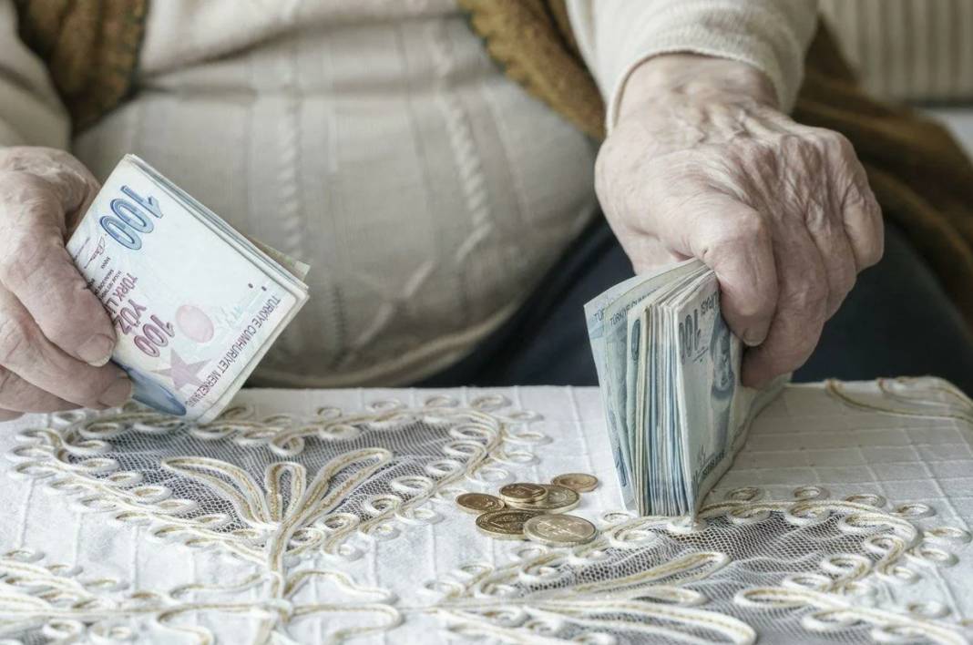 SGK'dan yanıt geldi: Emekli maaşlarının tarihleri değişti mi? 2